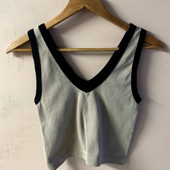 Forever 21 Ribbed Taupe & Black Trimmed V-Neck Cropped Top Size M EUC - Picture 3 of 11